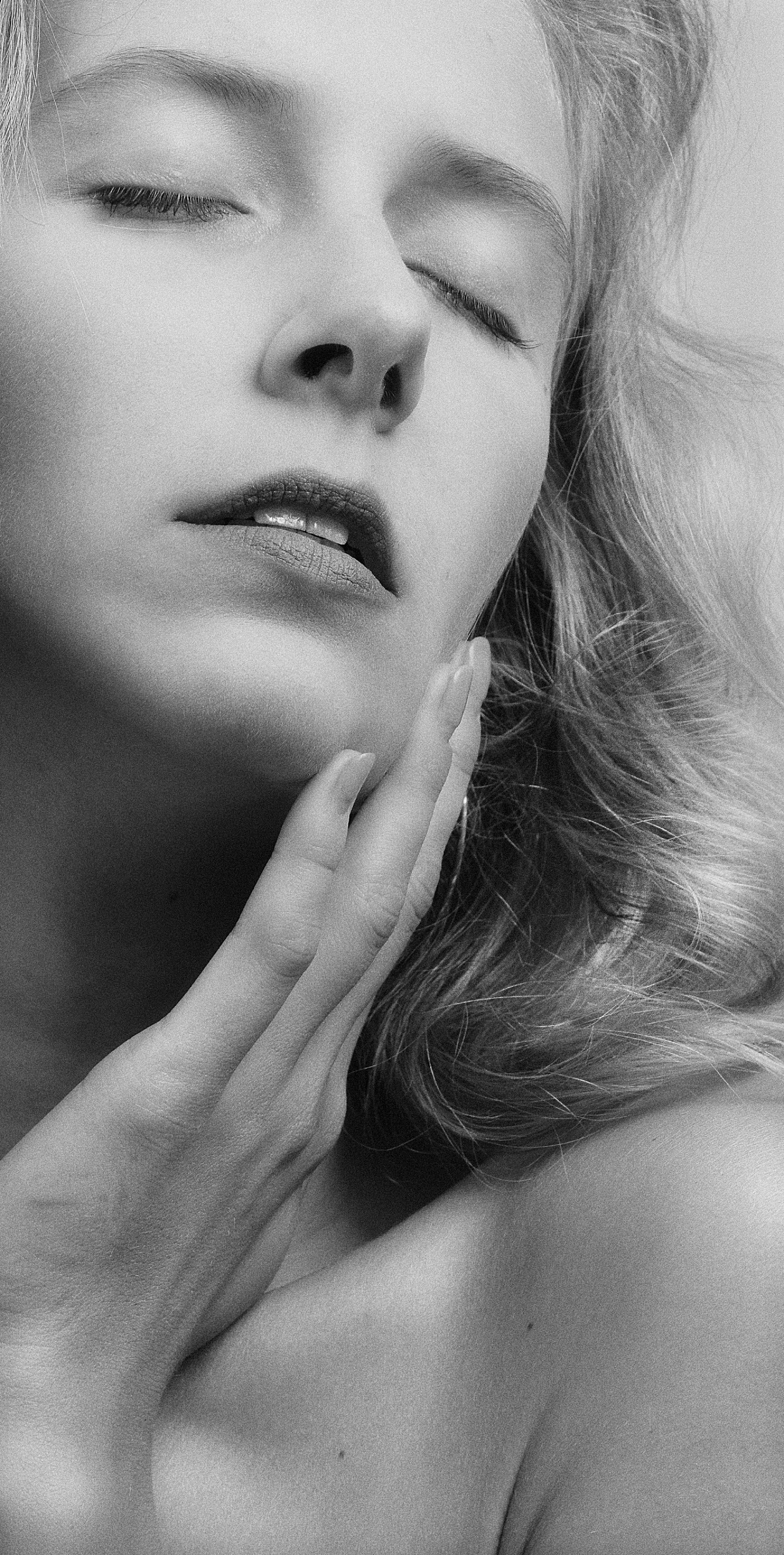 《雪线之后》海报